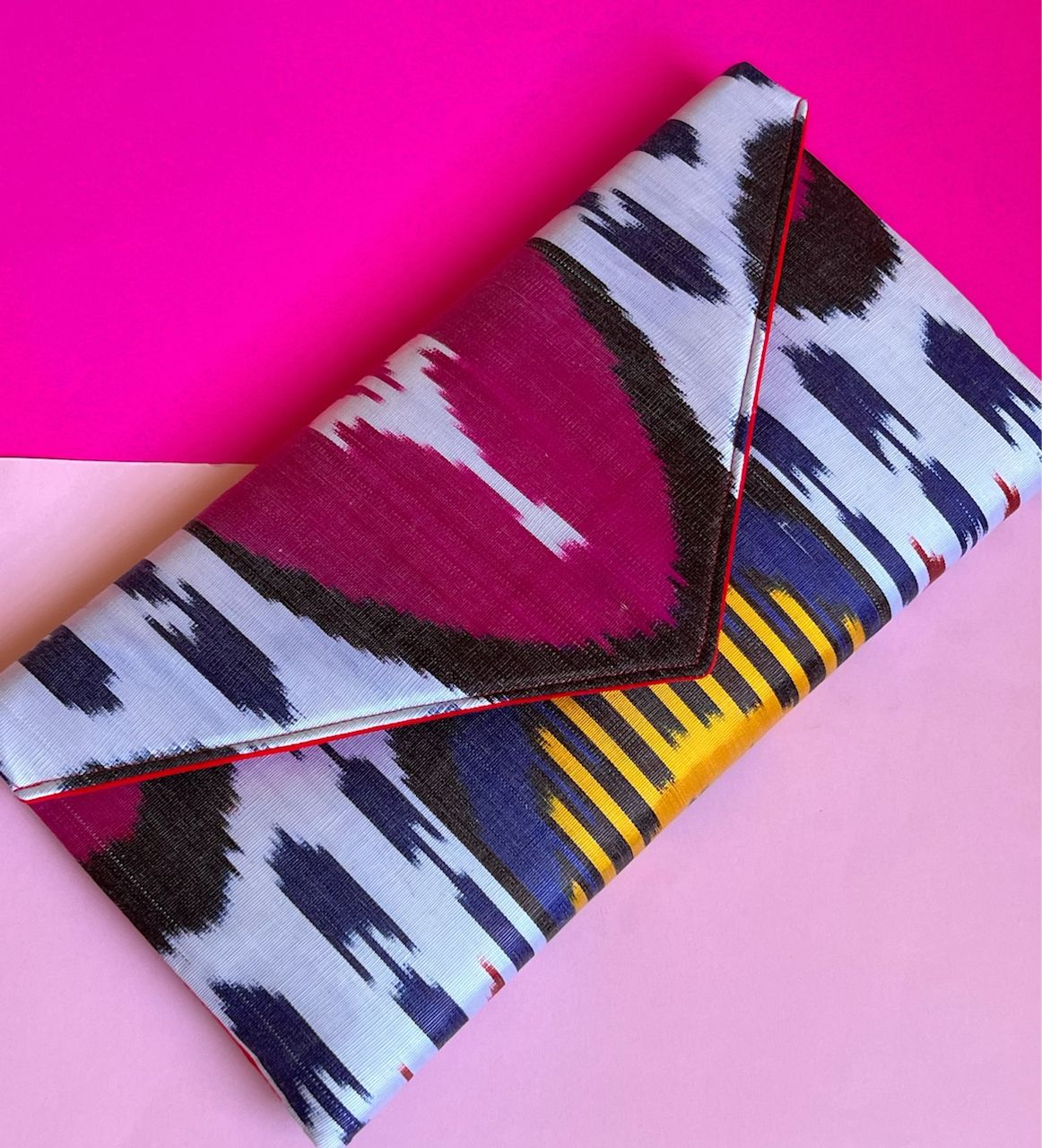 Titin Ikat Clutch