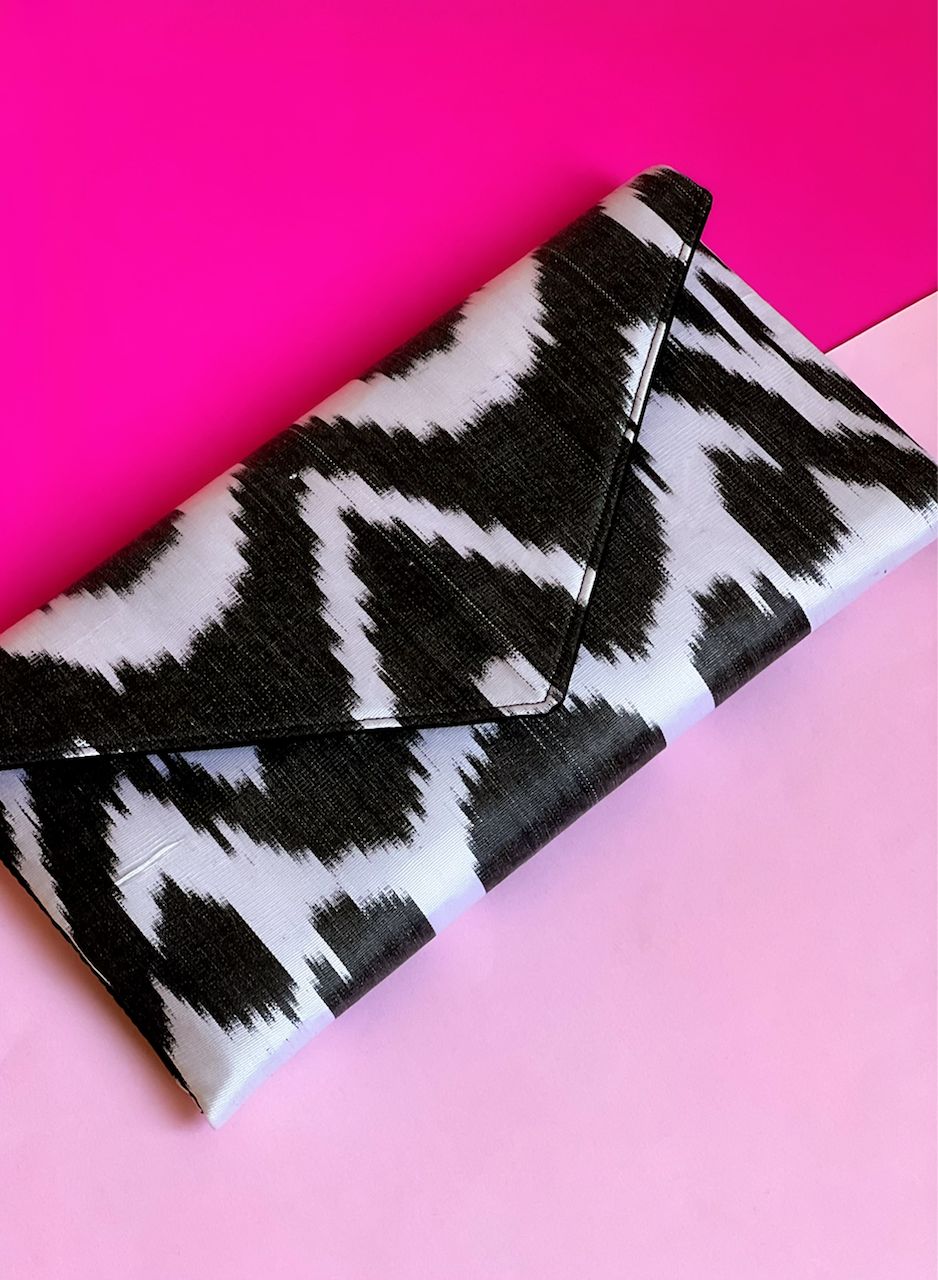 Titin Ikat Clutch