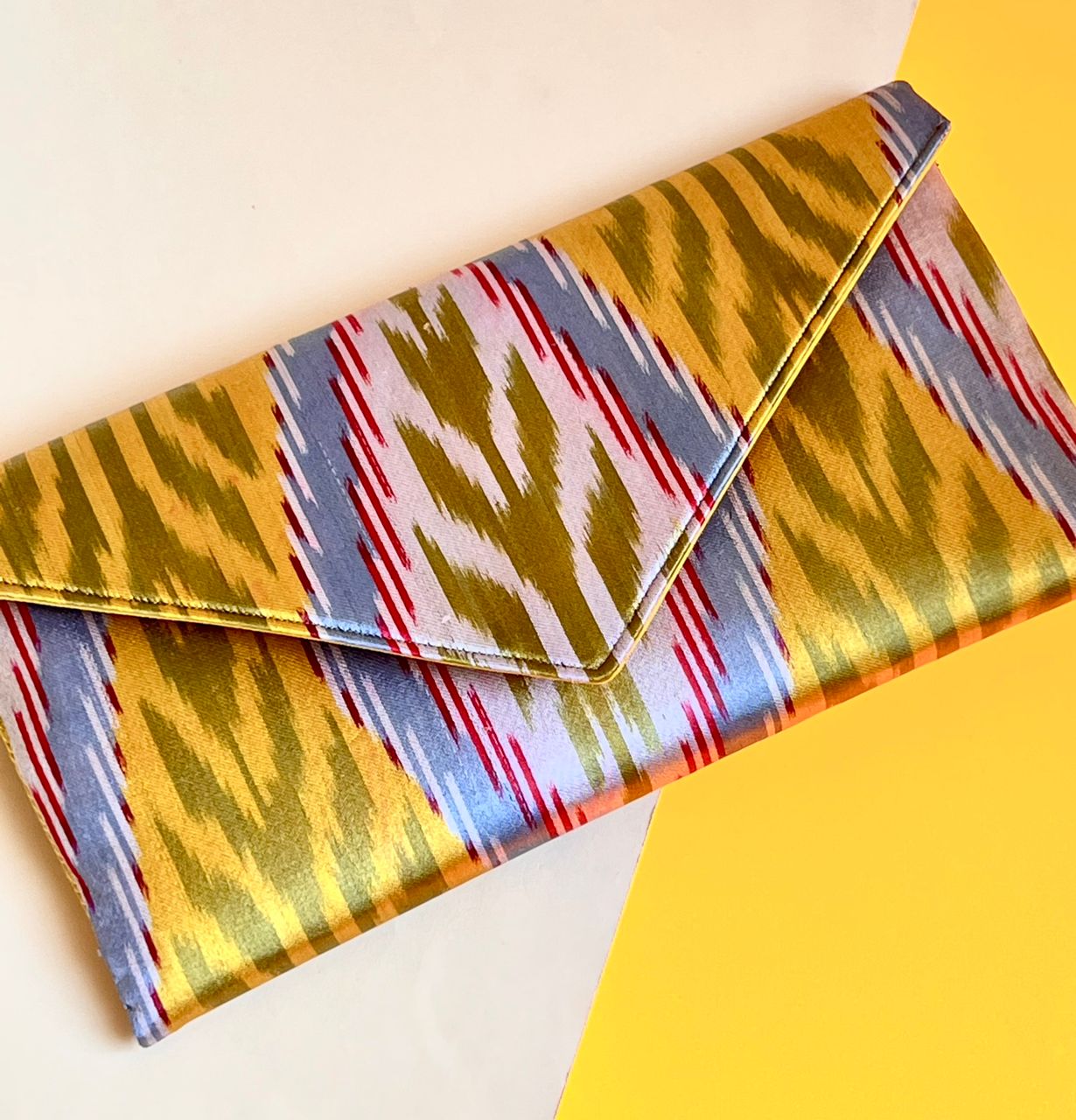 Titin Ikat Clutch