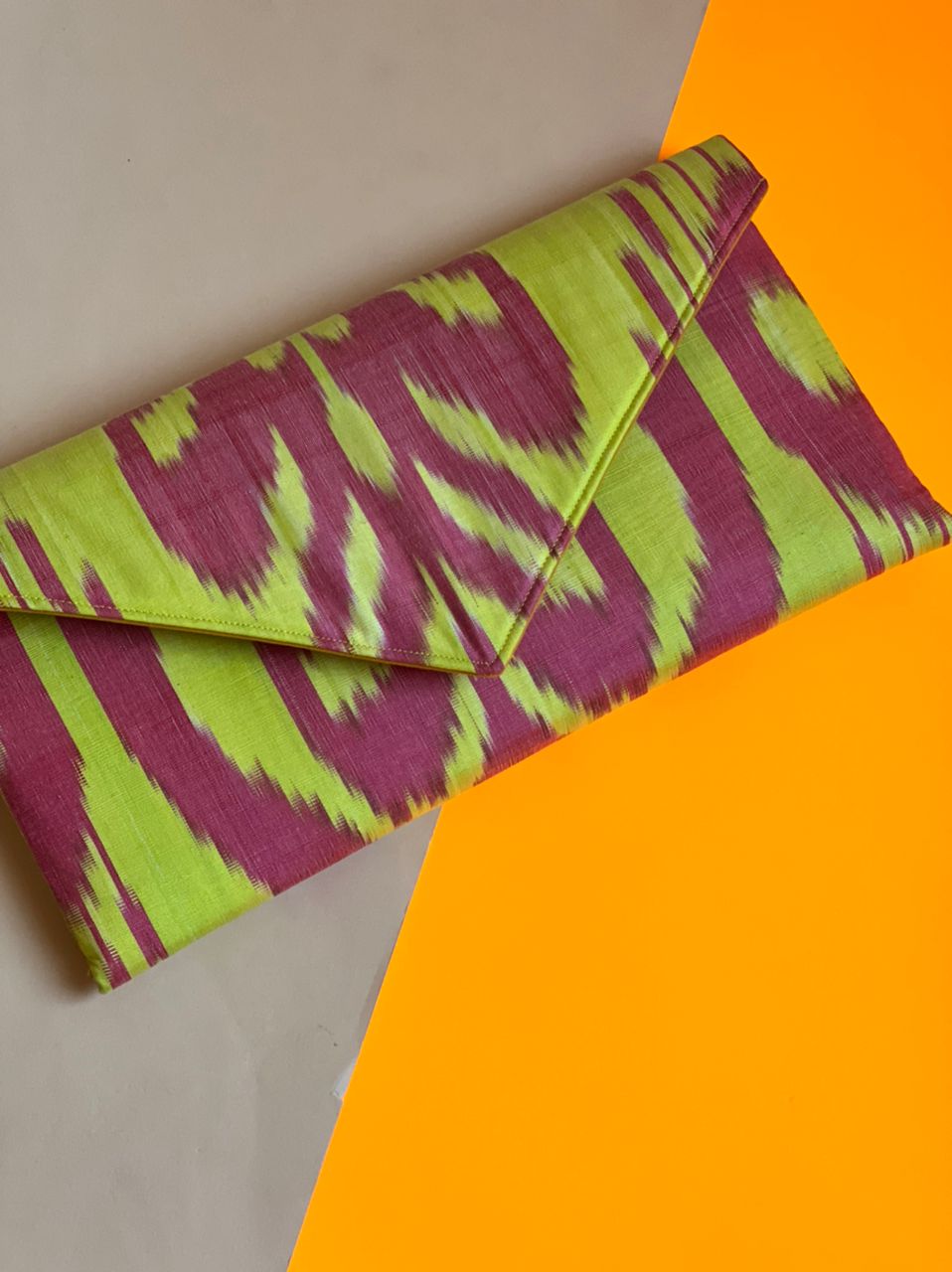 Titin Ikat Clutch