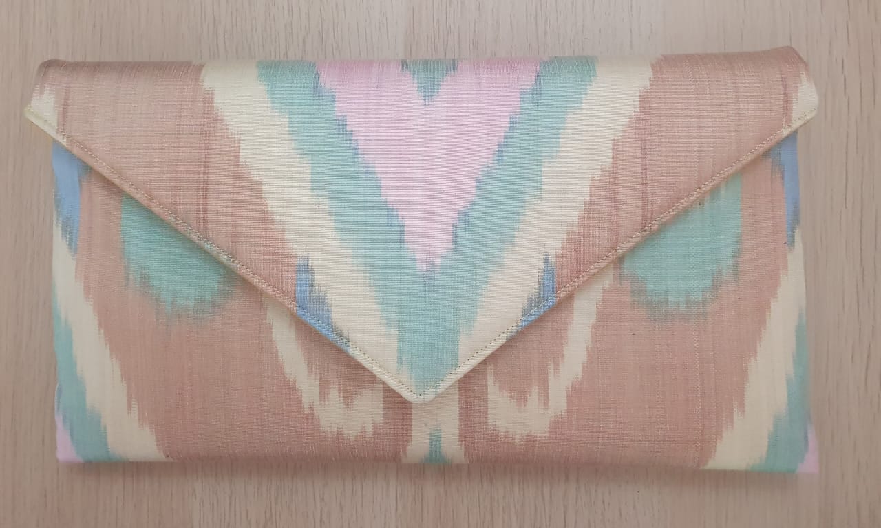 Titin Ikat Clutch