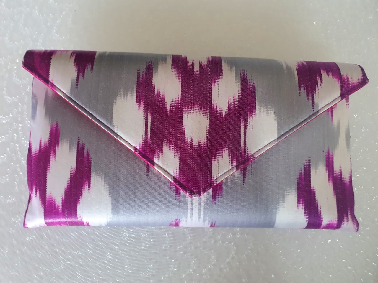 Titin Ikat Clutch