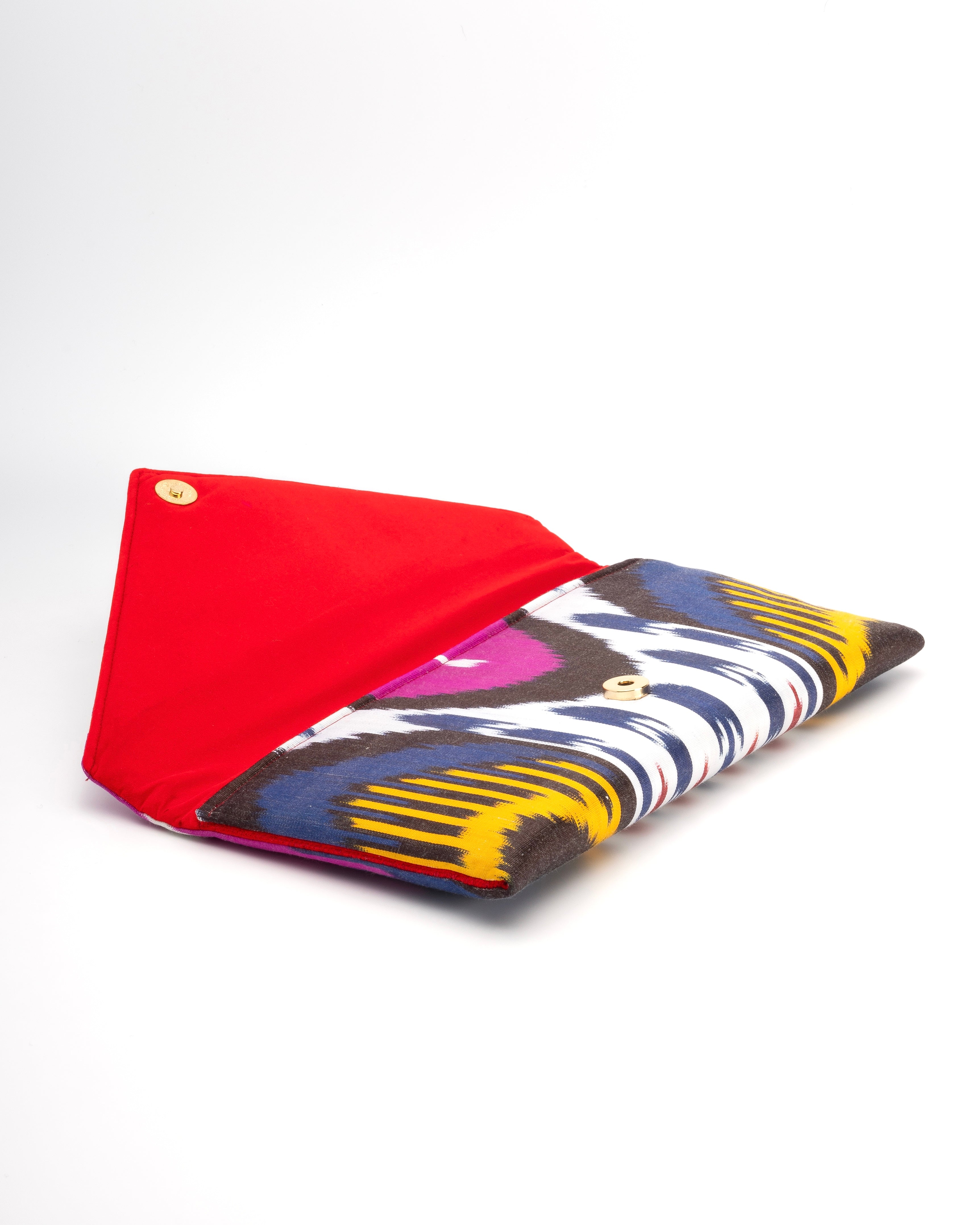 Heritage‑inspired envelope clutch in hand‑loomed silk Ikat by Frankitas, merging tradition and modern elegance