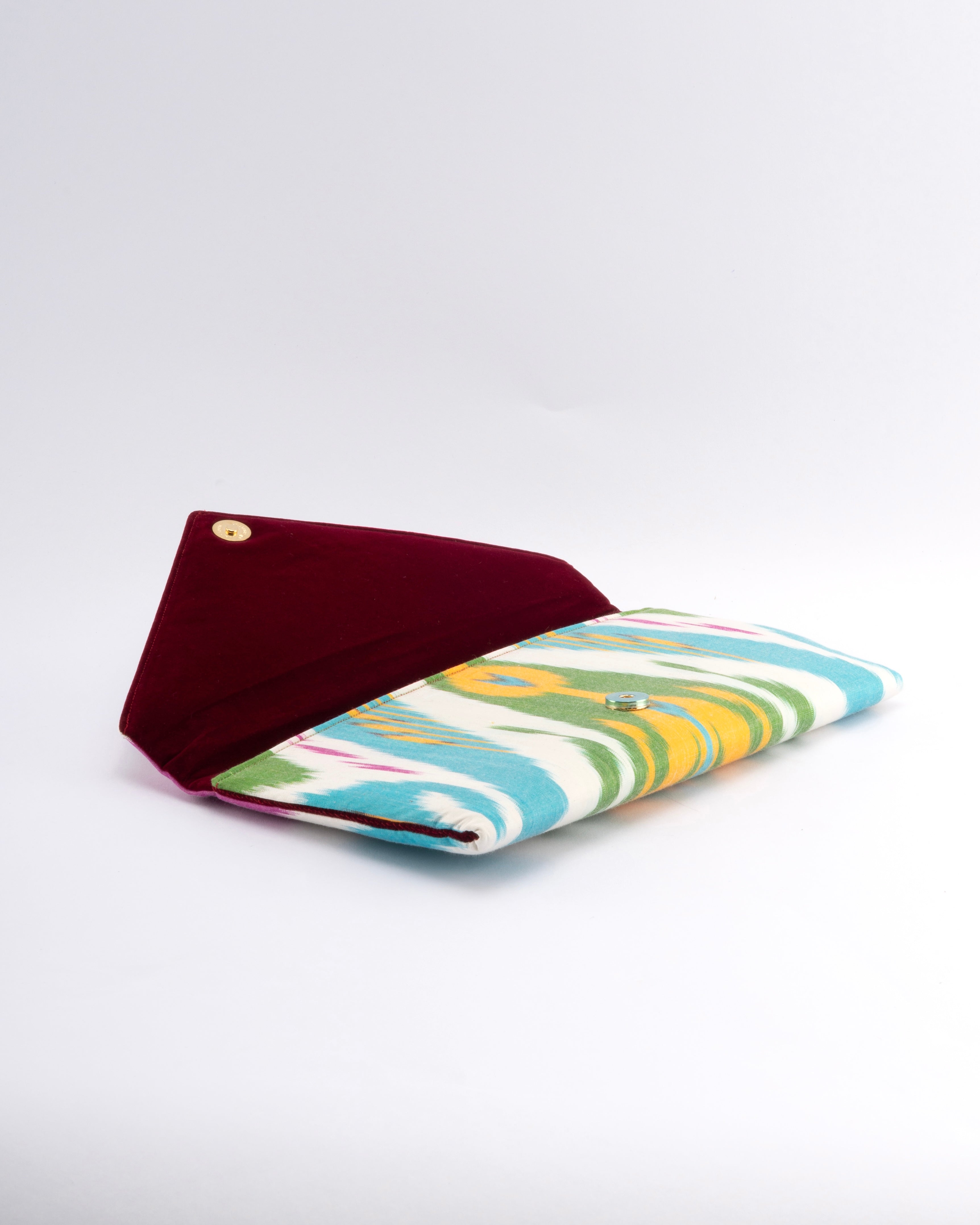 Always be bold with a clutch by Frankitas capturing plant dyes and handwoven