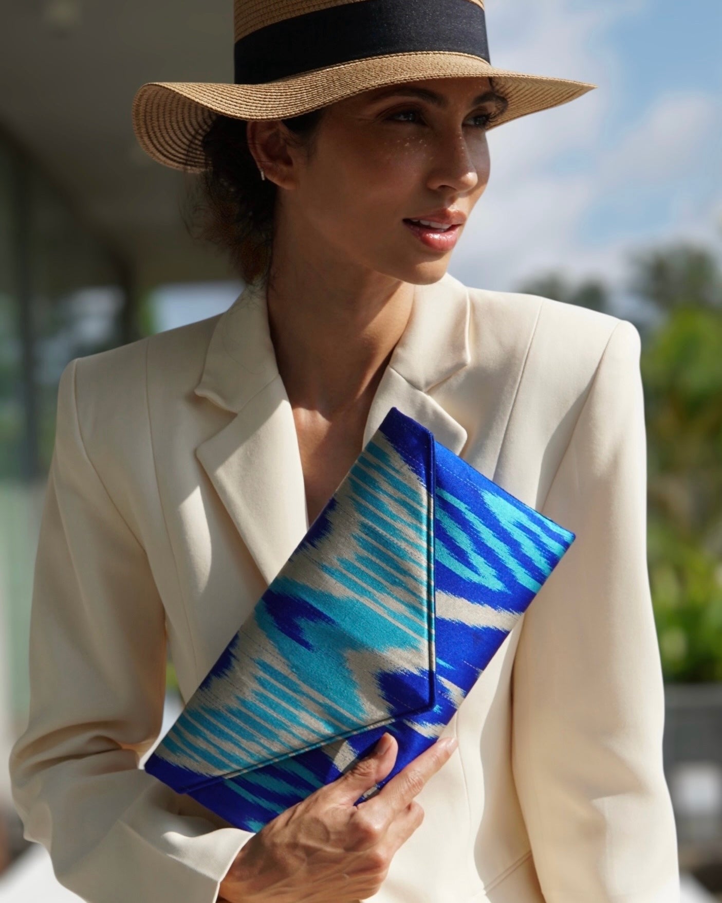 Capturing the beauty of a envelope clutch handbag in deep blue Ikat pattern with turquoise accents, artisan‑made by Frankitas