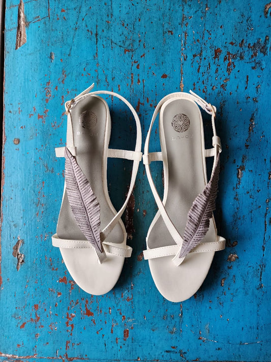 Laia II Sandals (White)5%