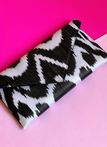 Titin Ikat Clutch