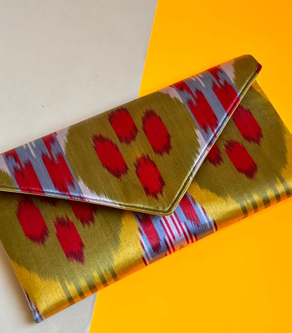Titin Ikat Clutch